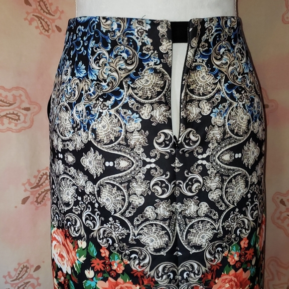 Boston Proper Mirrored Vase Skirt. Floral Pencil - Picture 7 of 13